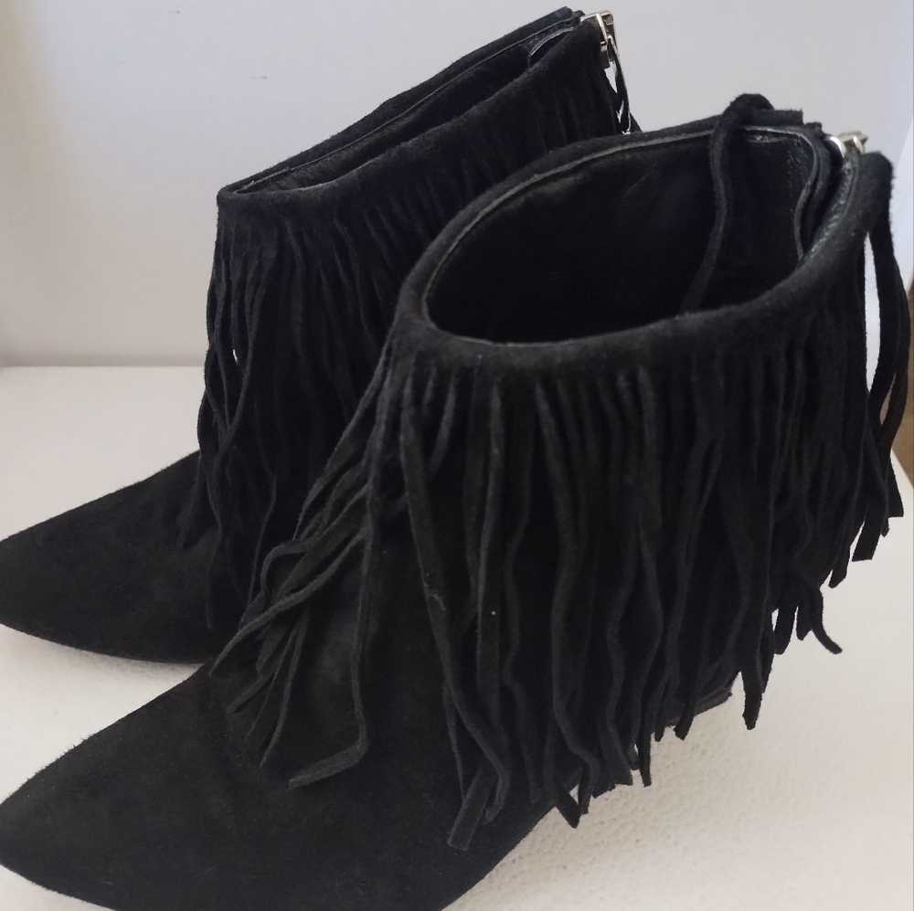 ELYSE WALKER ANKLE BOOTIES WITH TASSELS